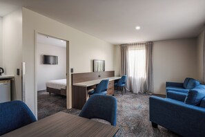 Suite superior, 1 habitación (King) | Escritorio, tabla de planchar con plancha, wifi gratis y ropa de cama 