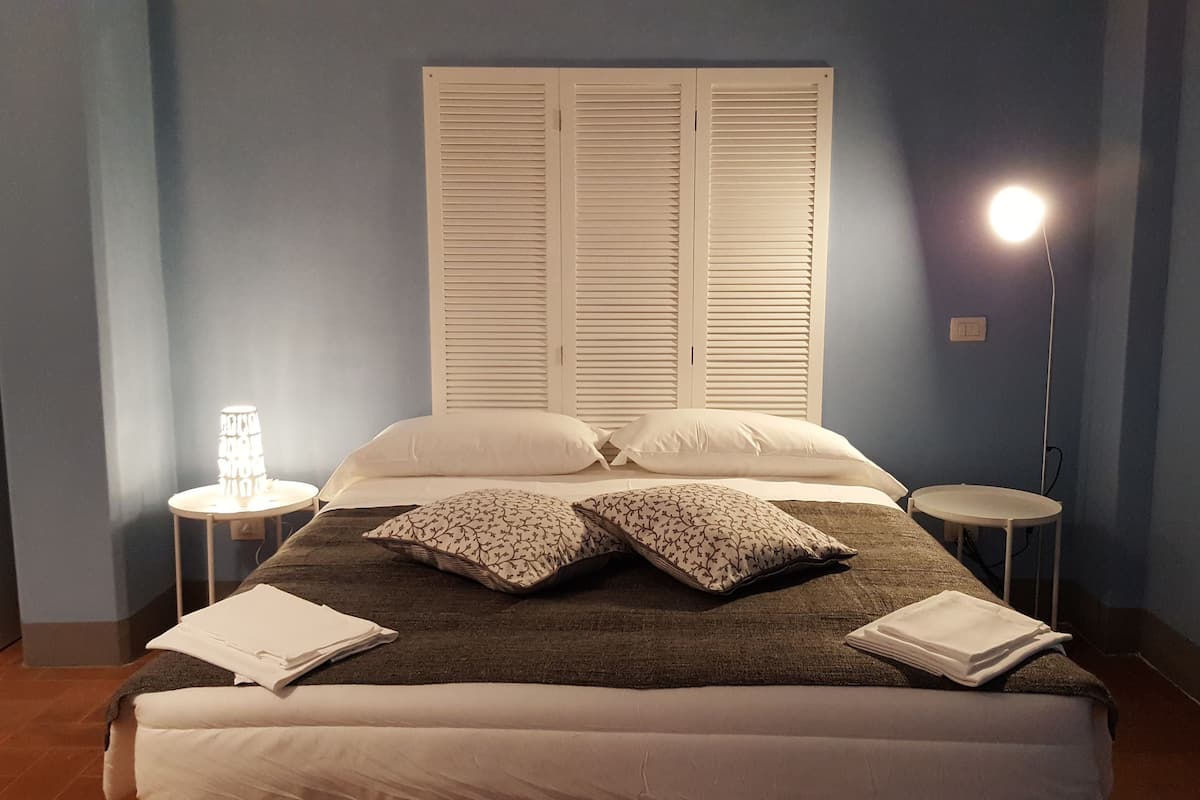 Suite (Dependance Suite) | Een bureau, geluiddichte muren, gratis wifi, beddengoed
