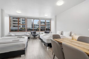 Estudio | Cortinas opacas, sistema de insonorización, cunas gratuitas