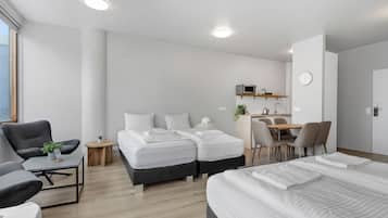 Studio - 5 Adults | Living area