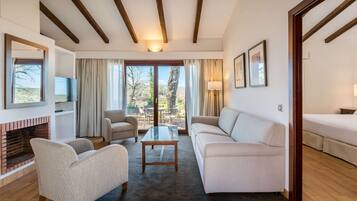 Minibar, caja fuerte, escritorio y espacio para trabajar con un portátil