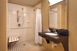 Bañera con ducha, artículos de tocador gratuitos, secador de pelo