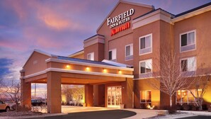 A Fairfield Inn & Suites Marriott hotel with a modern facade, large windows, and a covered entrance area. - Fairfield Inn & Suites by Marriott Boise Nampa (Nampa)