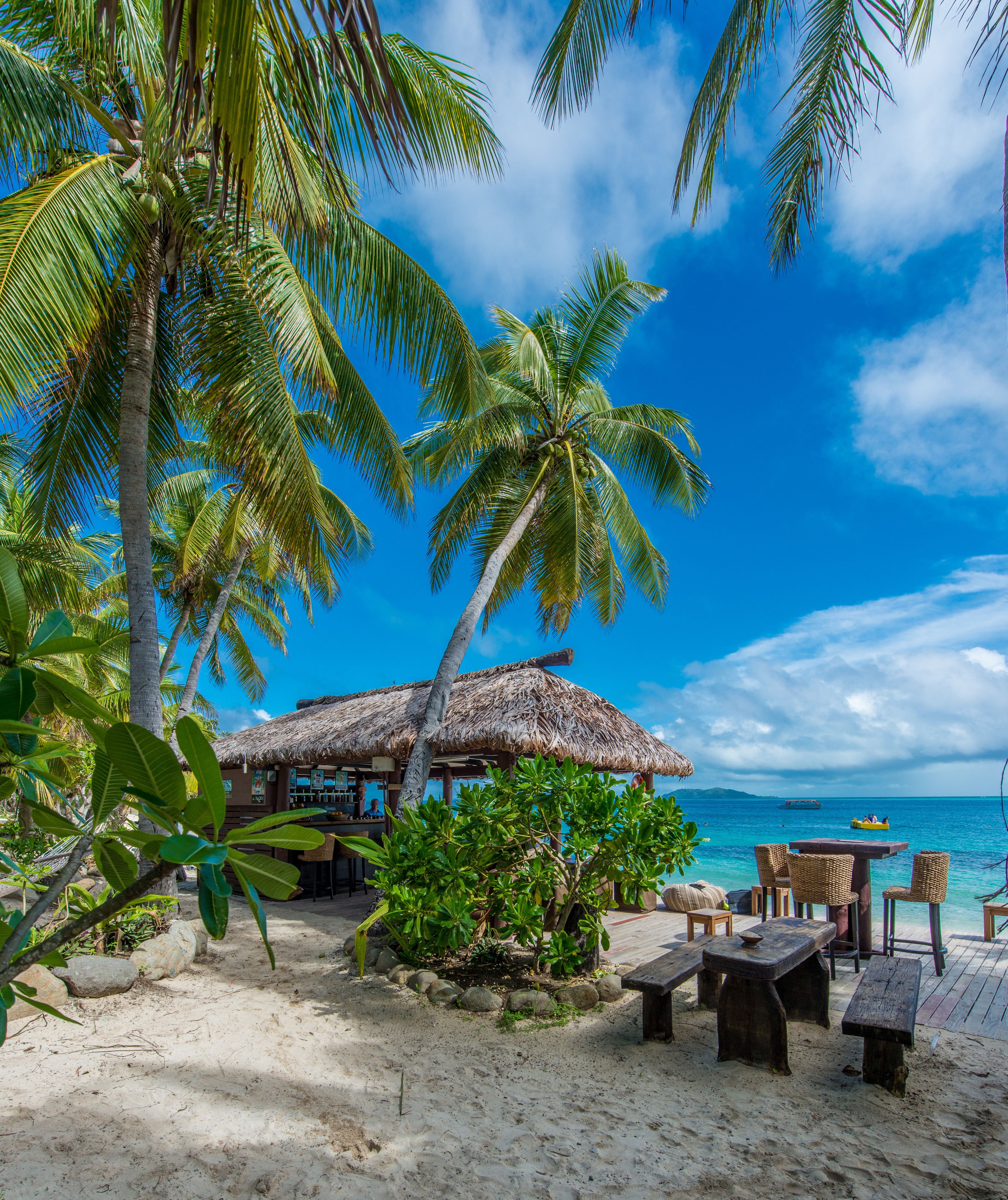 4 bares o lounges, bar junto a la alberca, bar en la playa 