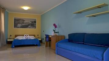 Minibar, Schreibtisch, VerdunkelungsvorhÀnge, schallisolierte Zimmer