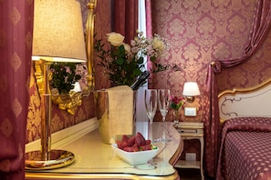 1 bedroom, Select Comfort beds, minibar, in-room safe - Hotel Al Gazzettino (Venice)