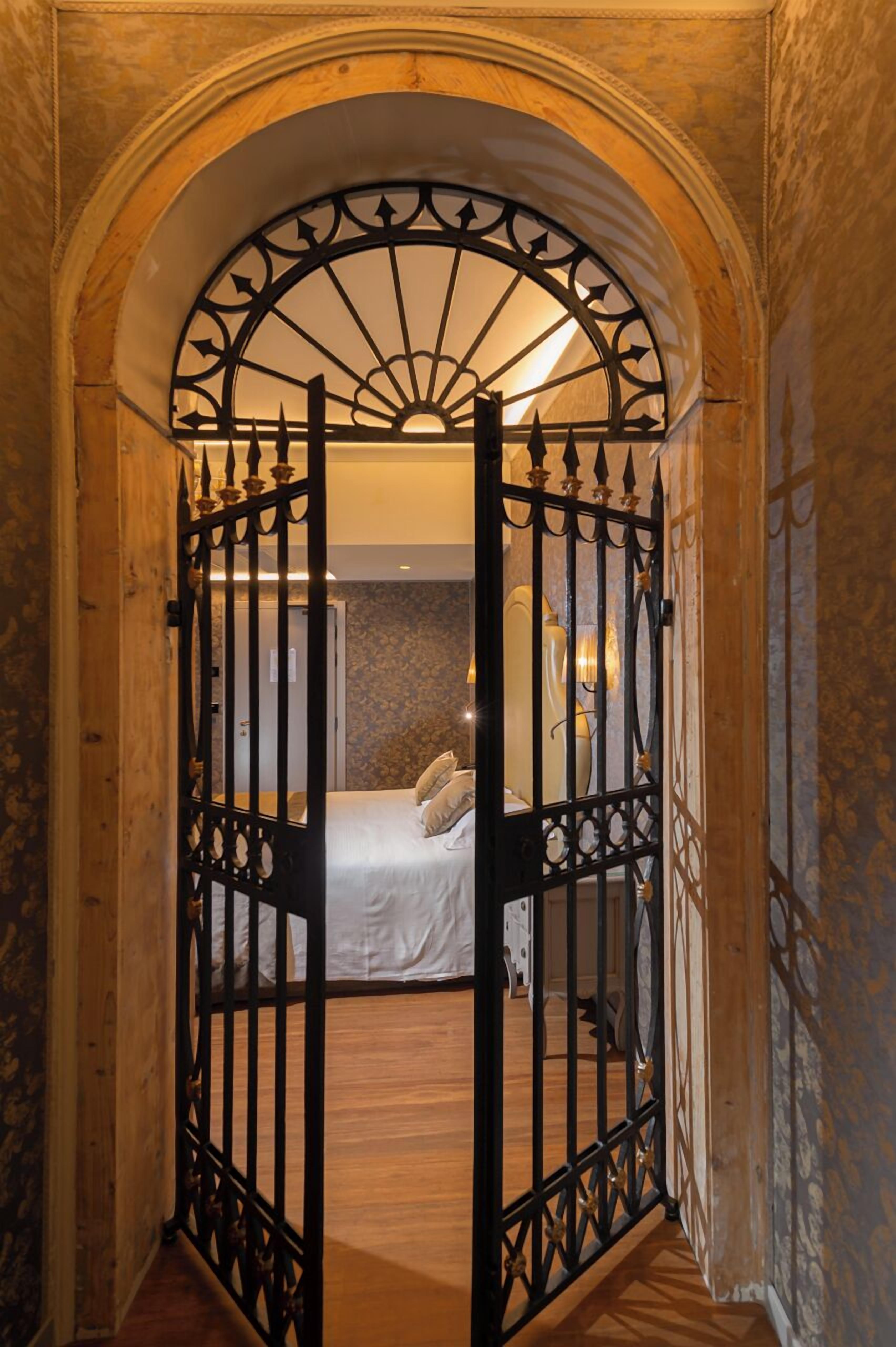 emotion junior suite trifora | down duvets, minibar, in-room safe, desk