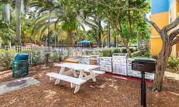 BBQ/picnic area at Mizner Place at Weston Town Center, Fort Lauderdale