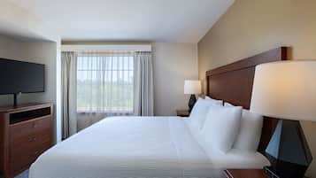 1 bedroom, premium bedding, desk, laptop workspace