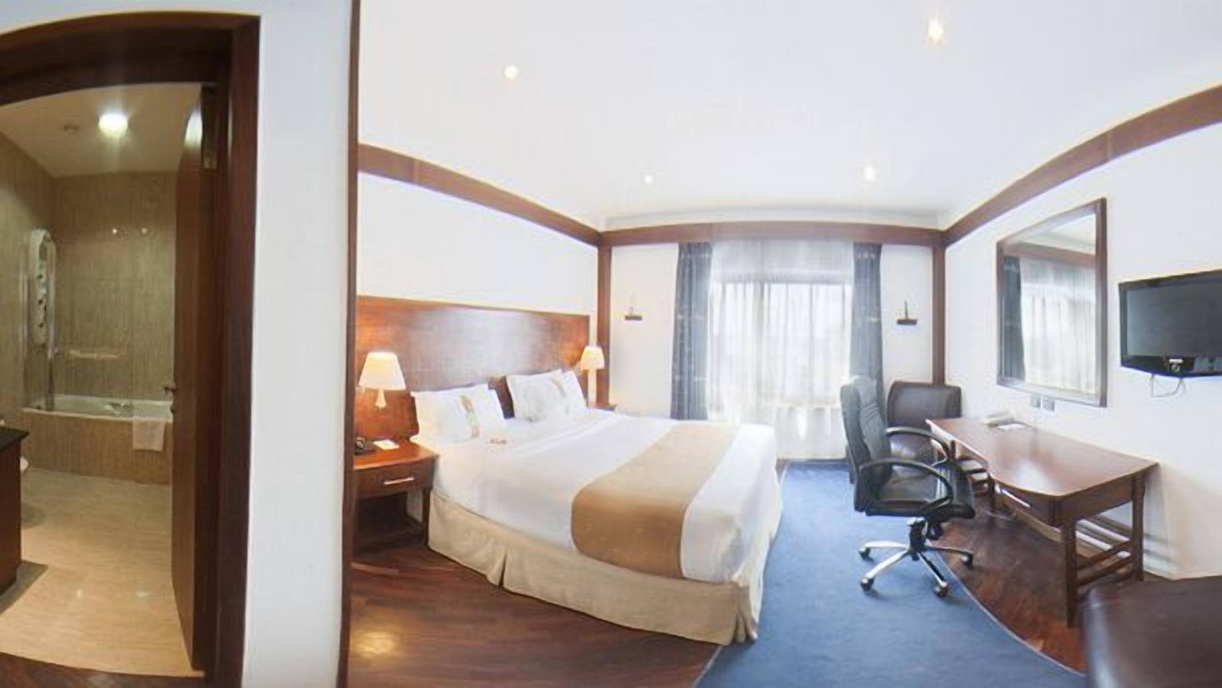 minibar, in-room safe, desk, laptop workspace