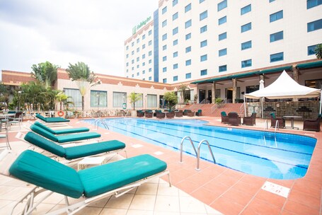 Outdoor pool. Holiday Inn Accra Airport by IHG