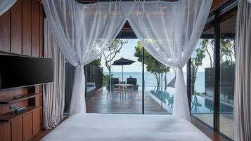 Scenic Ocean View Pool Villa | Literie de qualité supérieure, couette en duvet d'oie
