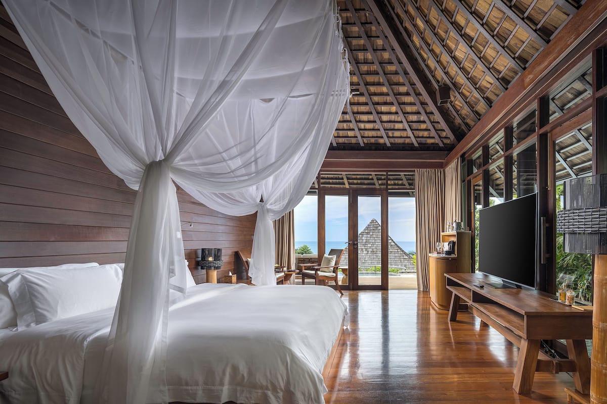 Premium bedding, down duvets, Select Comfort beds, free minibar items