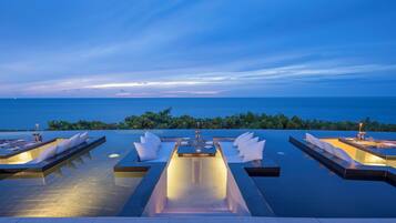 4 restaurantes; se sirve desayuno, almuerzo y cena; cocina tailandesa