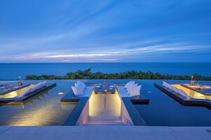 4 restaurants, breakfast, lunch, dinner served; Thai cuisine