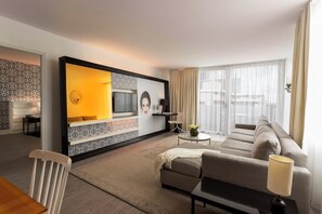 Egyptian cotton sheets, premium bedding, down comforters, minibar