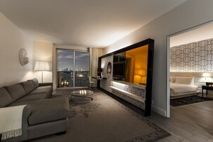 Egyptian cotton sheets, premium bedding, down comforters, minibar