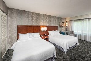 Escritorio y espacio para trabajar con laptop 