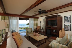 Egyptian cotton sheets, premium bedding, down duvets, pillow-top beds - JW Marriott Guanacaste Beach Resort (Tamarindo)