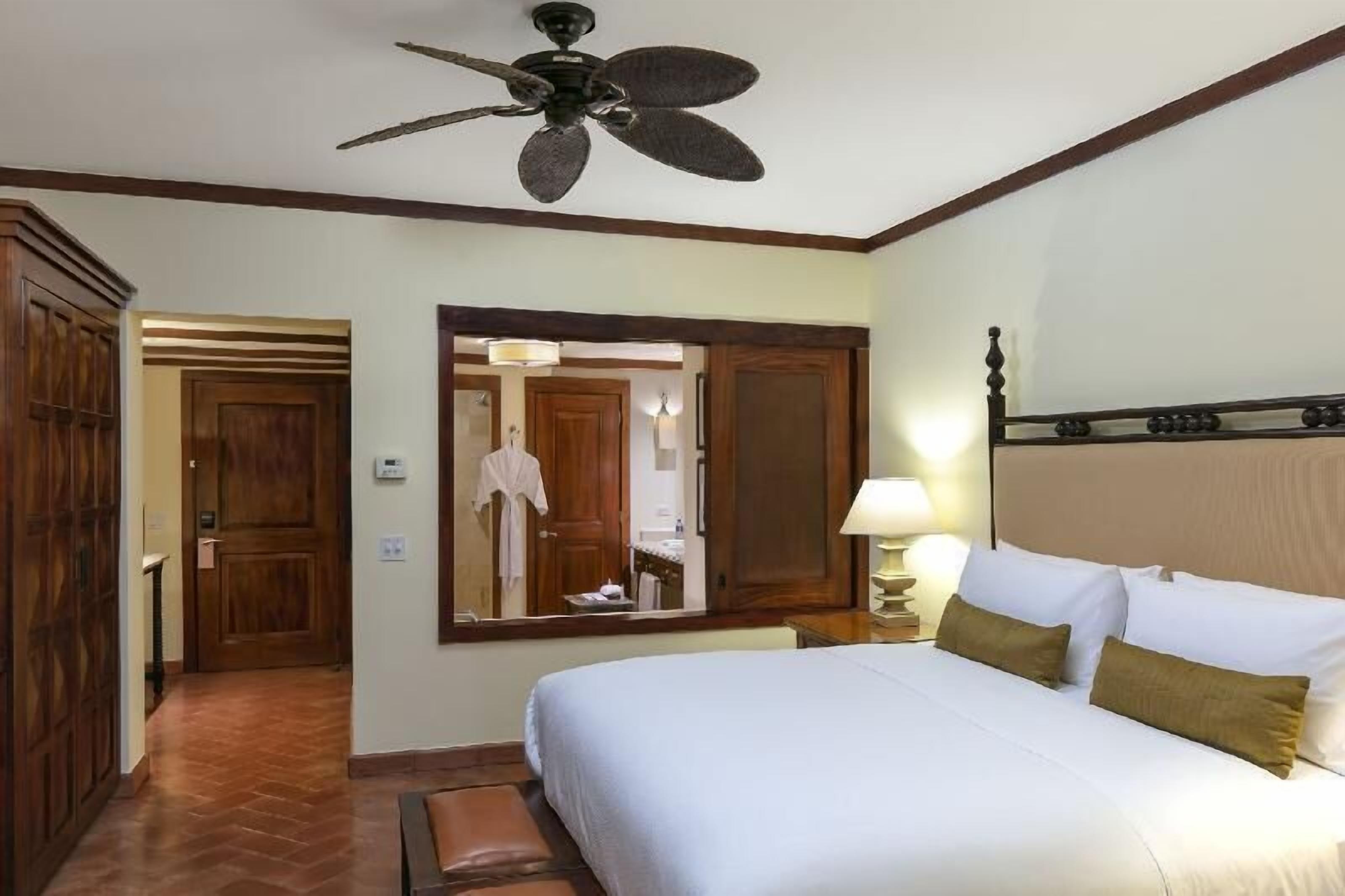 Egyptian cotton sheets, premium bedding, down comforters, pillowtop beds