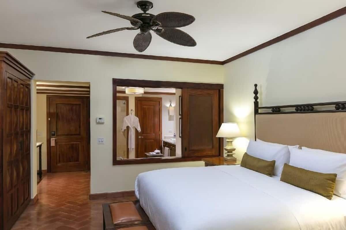 Egyptian cotton sheets, premium bedding, down comforters, pillowtop beds