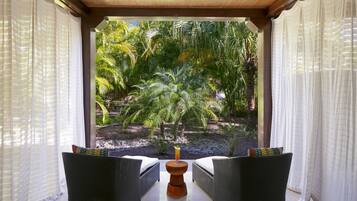 Couples treatment room(s), sauna, hot tub, steam room, body treatments