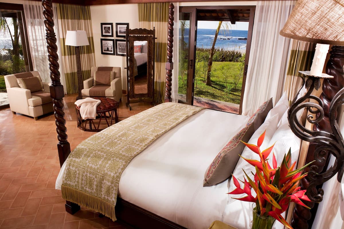 Egyptian cotton sheets, premium bedding, down comforters, pillowtop beds