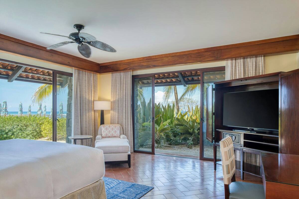 Suite, 1 Bedroom (Oceanfront) | Egyptian cotton sheets, premium bedding, down comforters, pillowtop beds