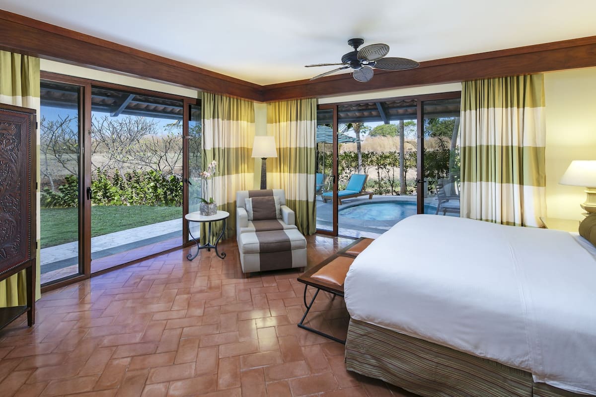 Egyptian cotton sheets, premium bedding, down comforters, pillowtop beds