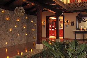 Couples treatment rooms, sauna, hot tub, steam room, body treatments