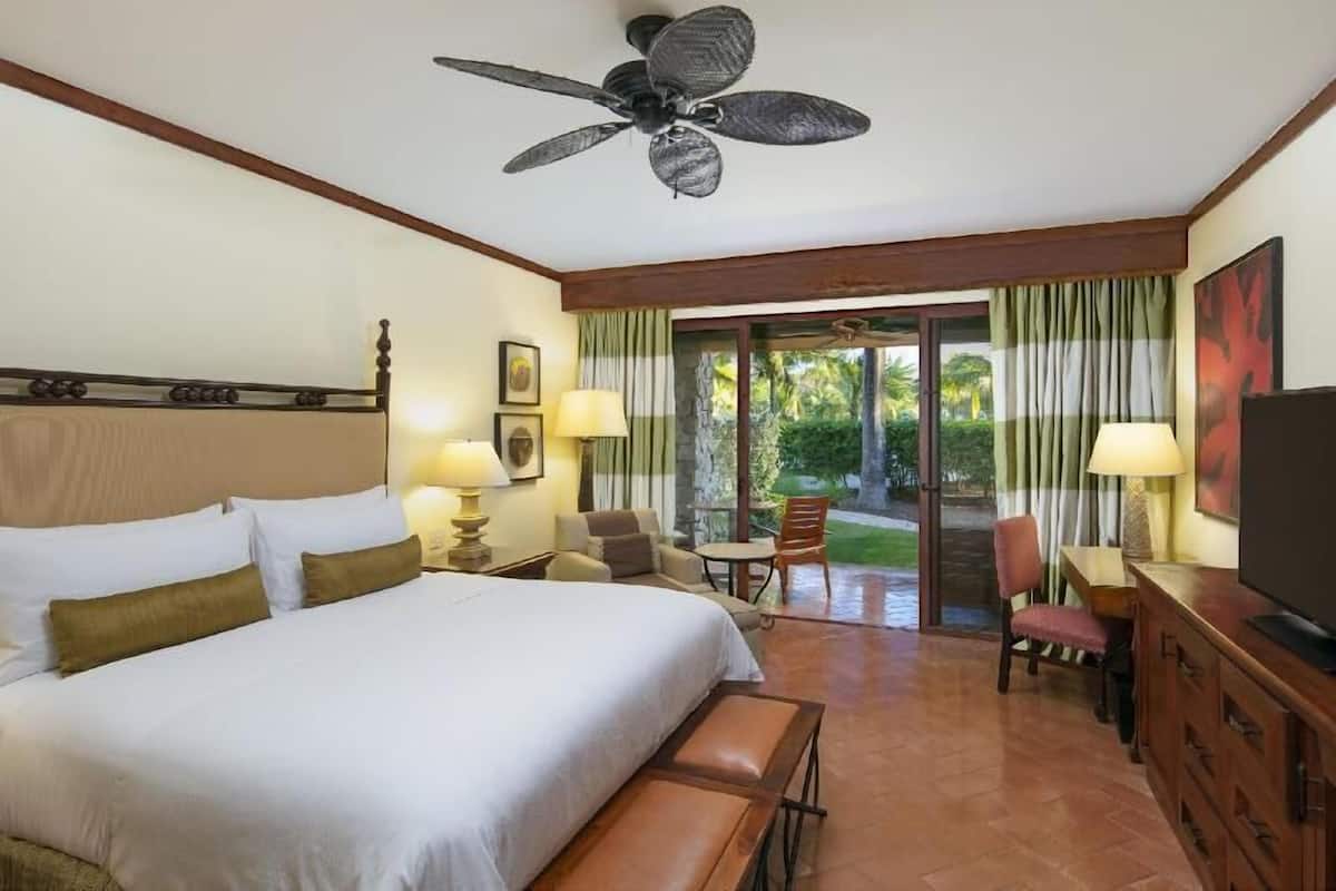 Egyptian cotton sheets, premium bedding, down comforters, pillowtop beds