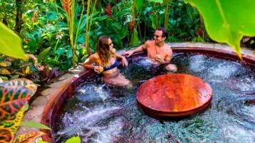 Couples treatment room(s), hot tub, body treatments, mud baths
