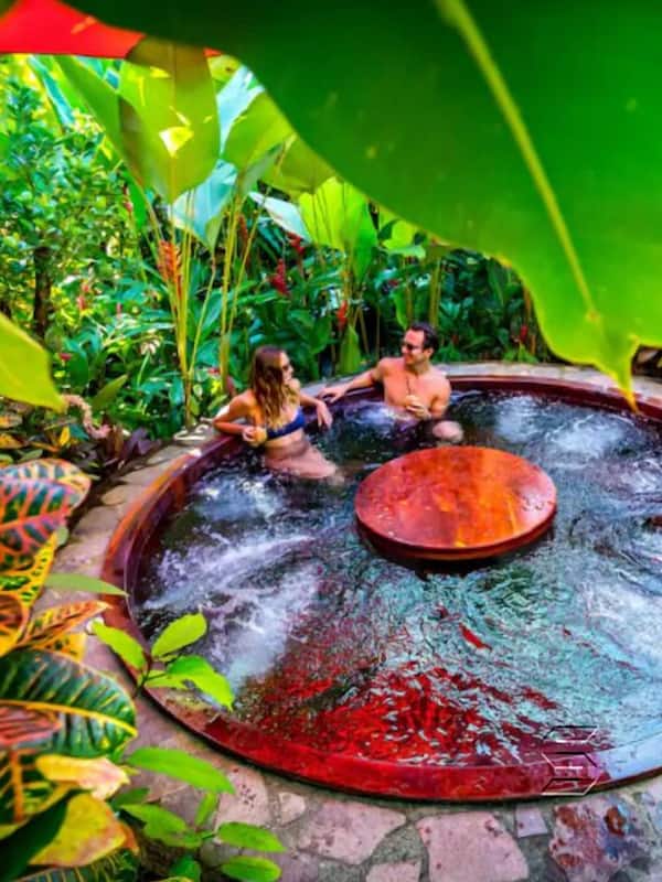 Couples treatment rooms, hot tub, body treatments, mud baths