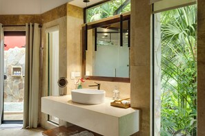 Biệt thự (Rainforest Pool) | Bộ đồ giường cao cấp, chăn bông, minibar, két bảo mật tại phòng 