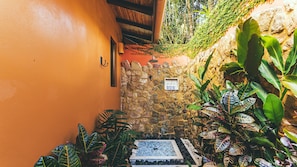 Arenal Pool Casita | Bathroom