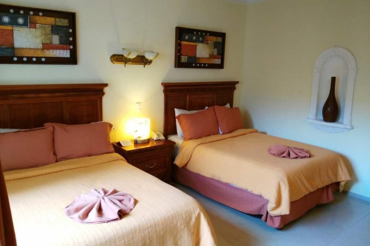 1 bedroom, Egyptian cotton sheets, premium bedding, down duvets