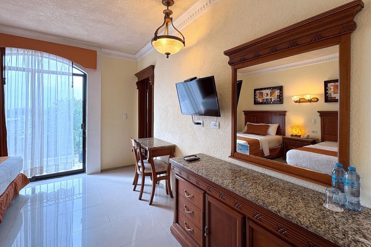 埃及棉床单、高档床上用品、羽绒被、客房内保险箱