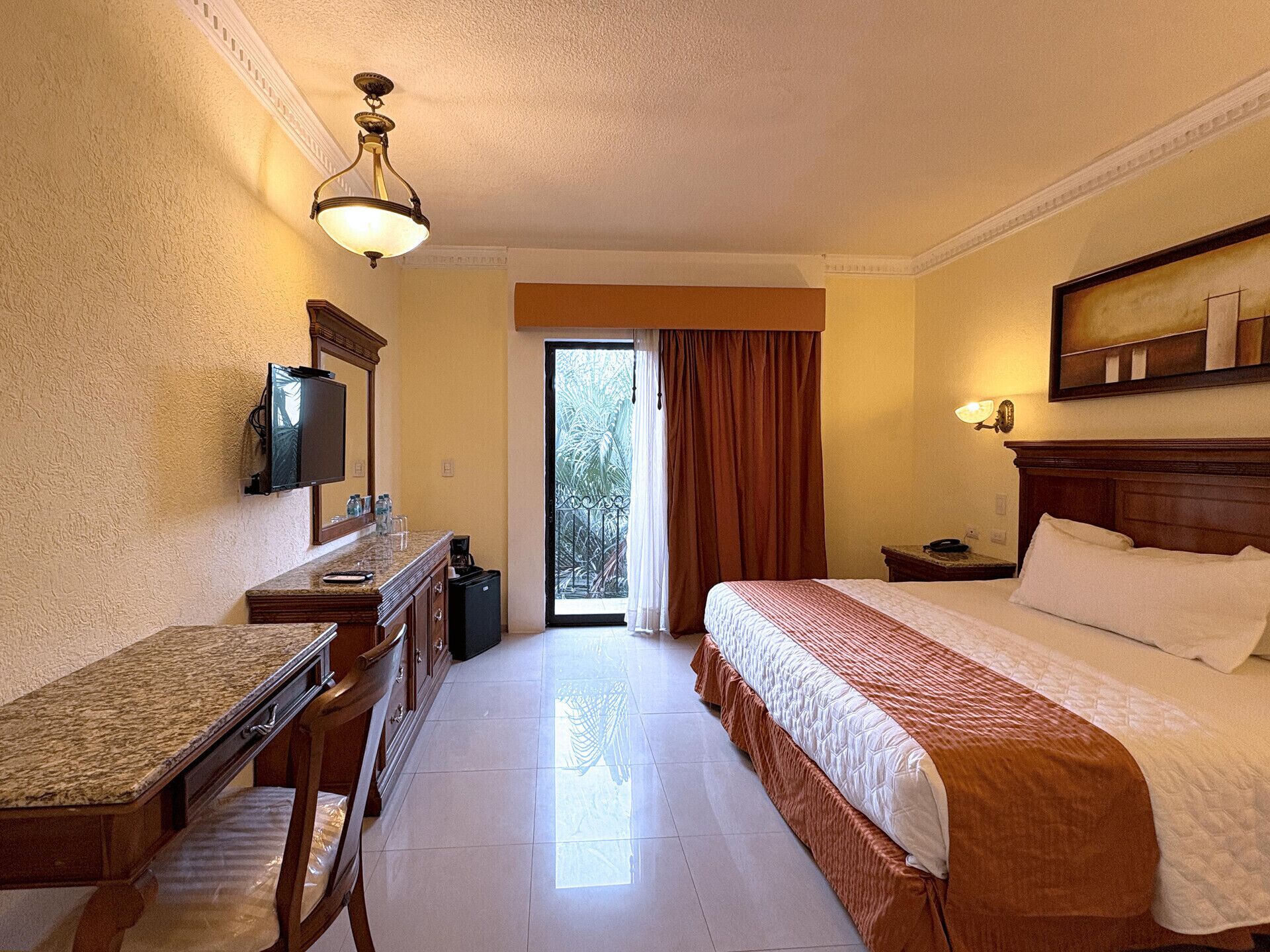 ملاءات من القطن المصري وأغطية فراش متميزة وألحفة محشوة بالريش