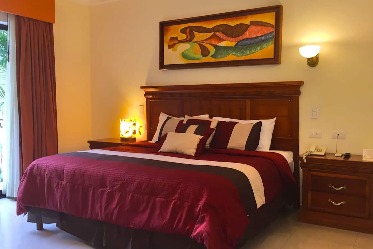 1 bedroom, Egyptian cotton sheets, premium bedding, down duvets