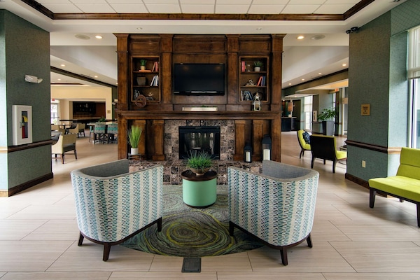 Breakfast and dinner served