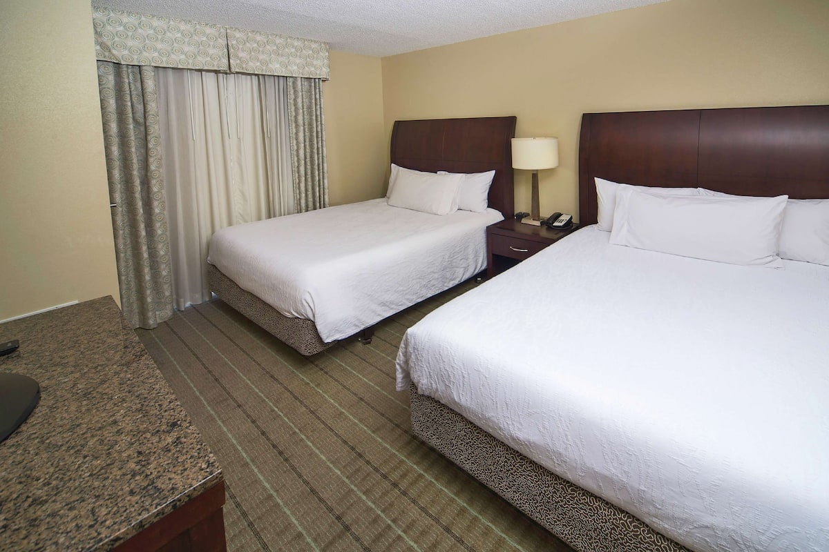 two queens evolution jr ste | in-room safe, desk, iron/ironing board, free cots/infant beds