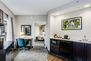 Suite, 1 King Bed, Non Smoking | Minibar