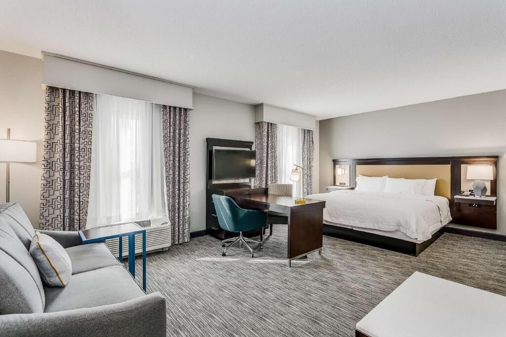 Hypo-allergenic bedding, in-room safe, desk, laptop workspace