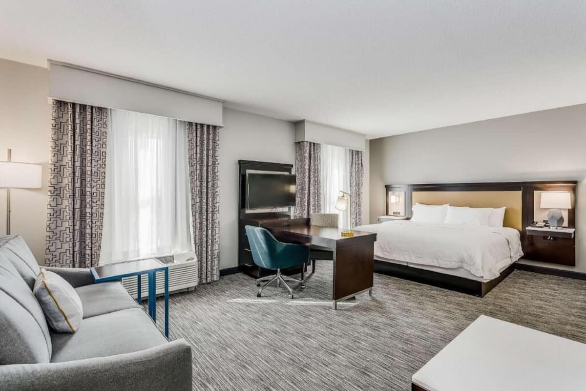 Hypo-allergenic bedding, in-room safe, desk, laptop workspace