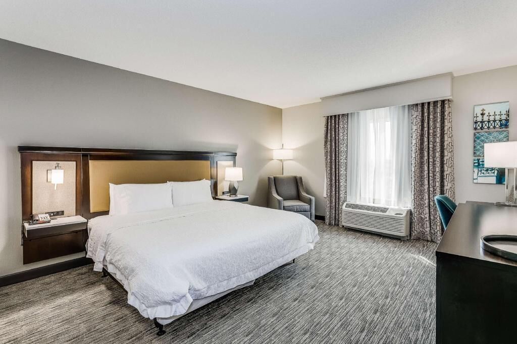 Hypo-allergenic bedding, in-room safe, desk, laptop workspace