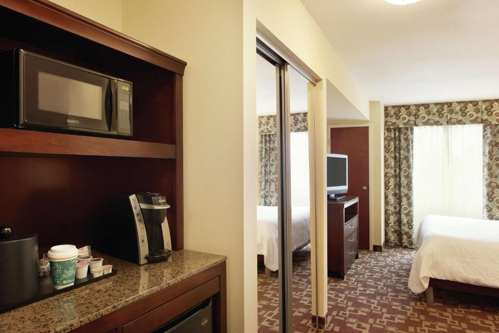 In-room safe, soundproofing, iron/ironing board, free WiFi