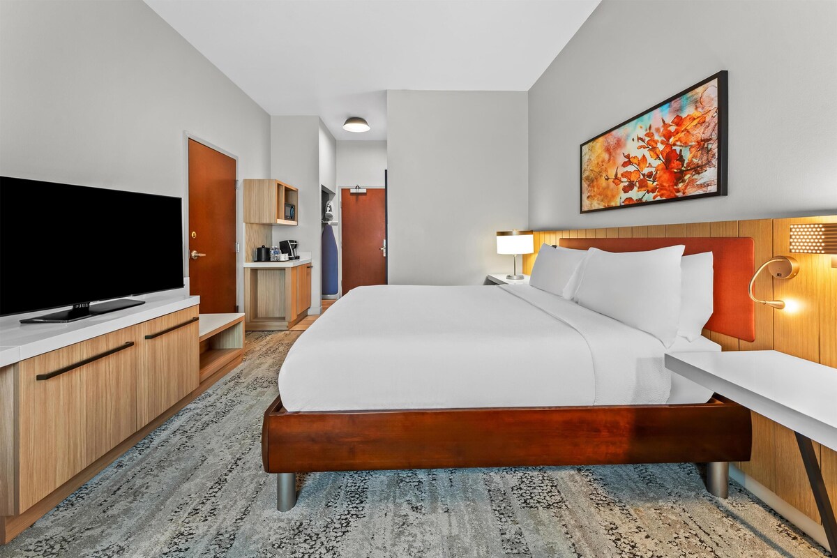 In-room safe, soundproofing, iron/ironing board, WiFi (free)