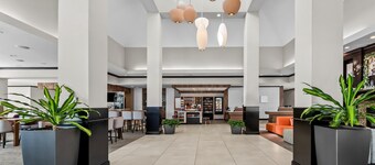 沃納羅賓斯希爾頓花園酒店