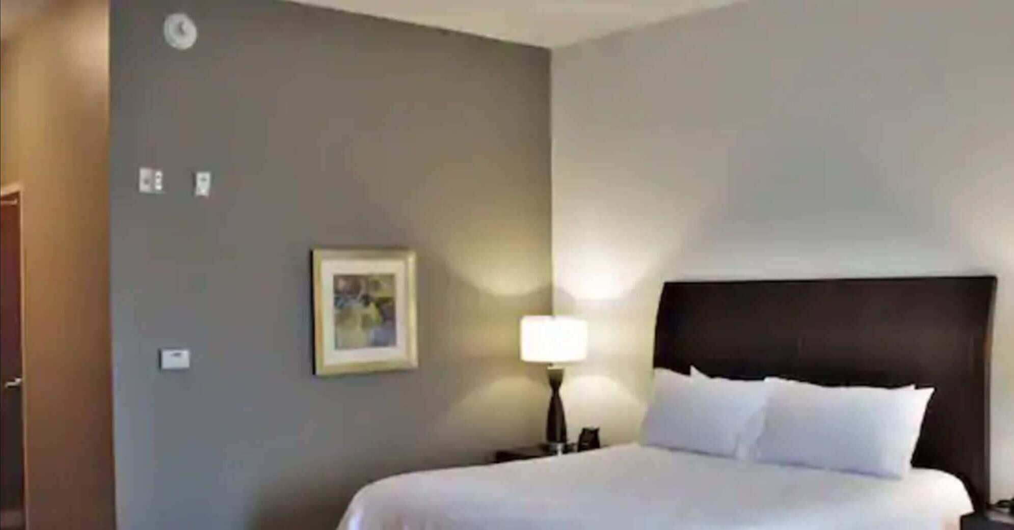 In-room safe, soundproofing, iron/ironing board, free WiFi