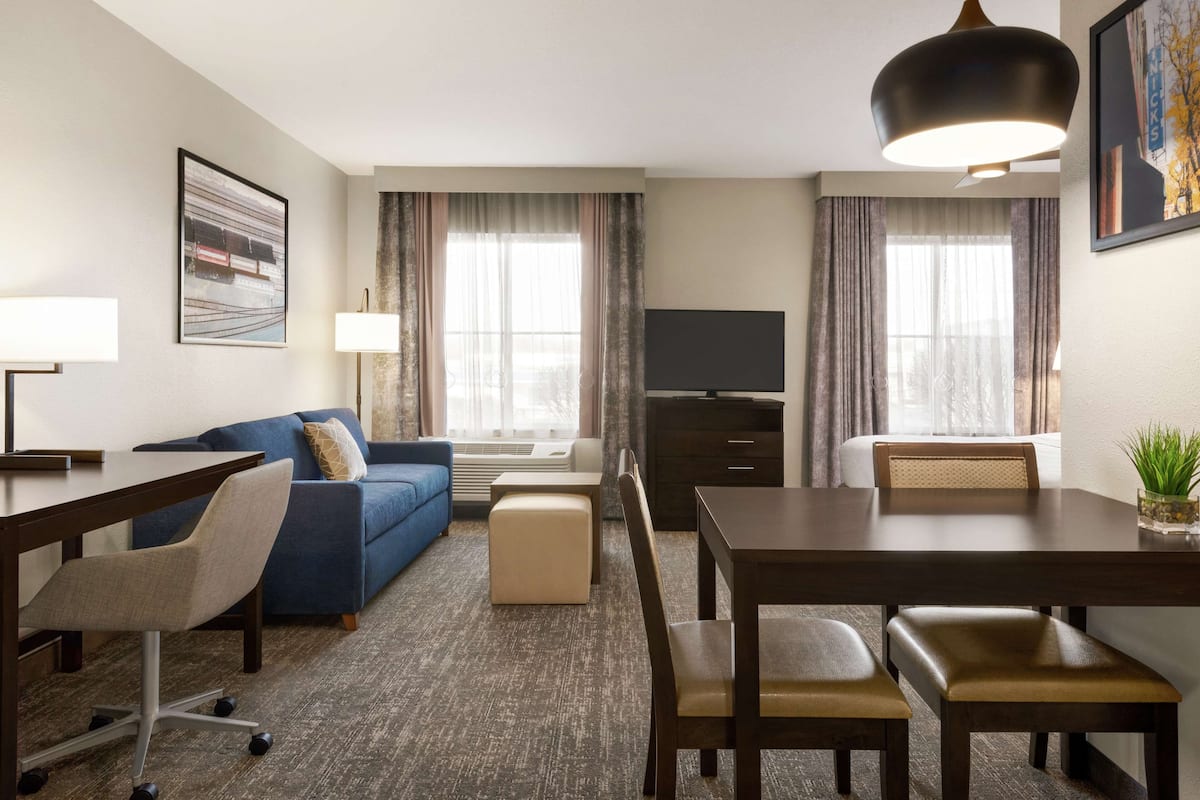 1 bedroom, in-room safe, desk, iron/ironing board